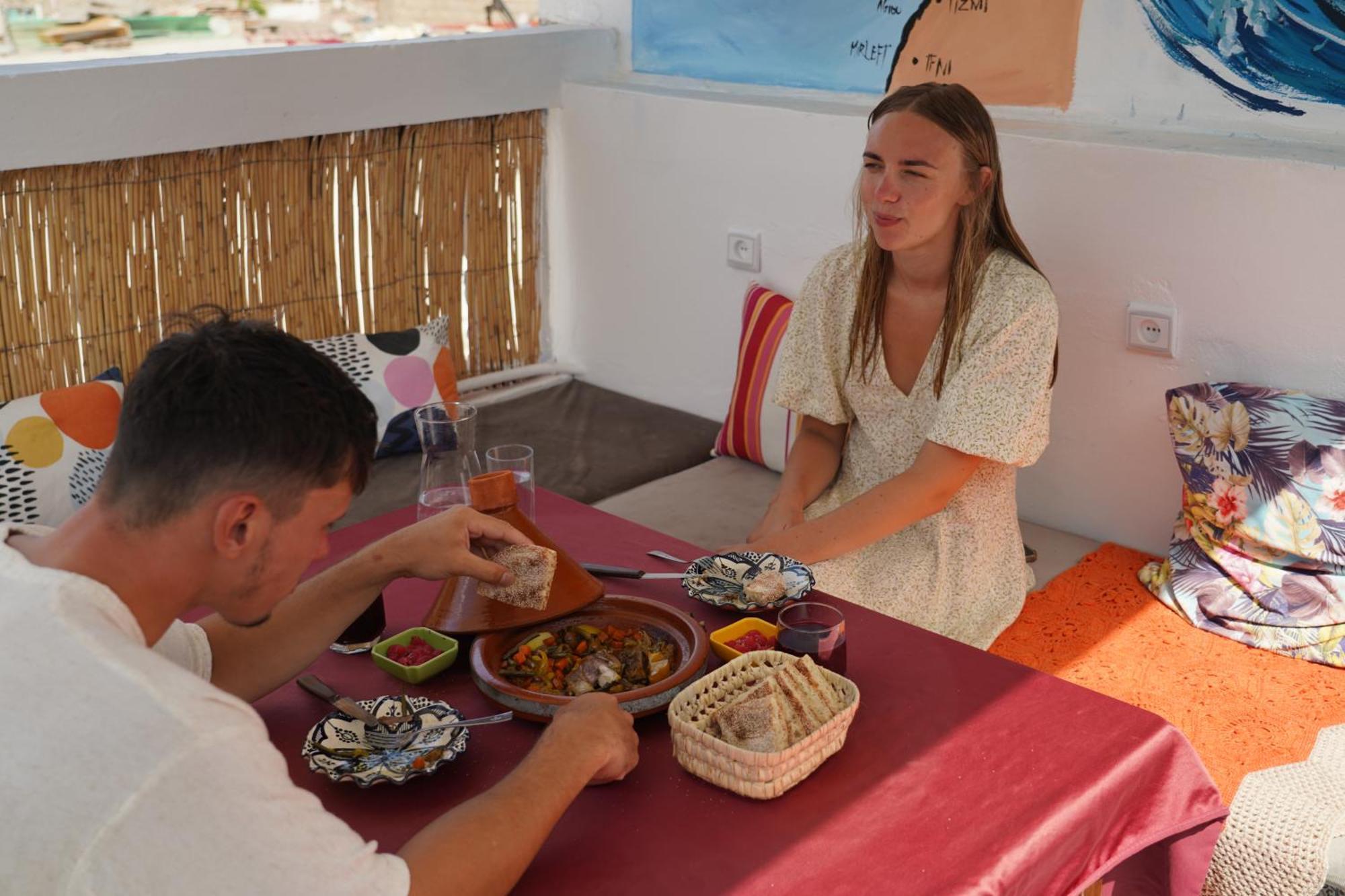 Bed and Breakfast Waves Hunter Surf House Agadir Esterno foto