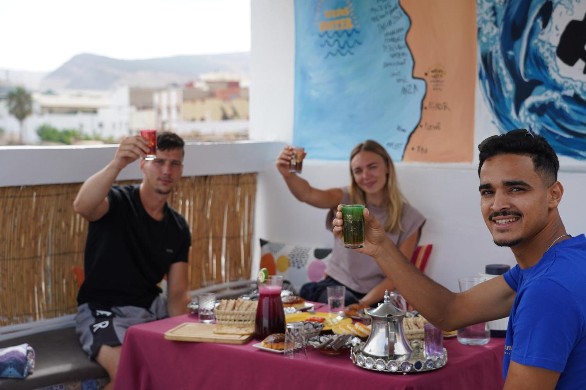 Bed and Breakfast Waves Hunter Surf House Agadir Esterno foto