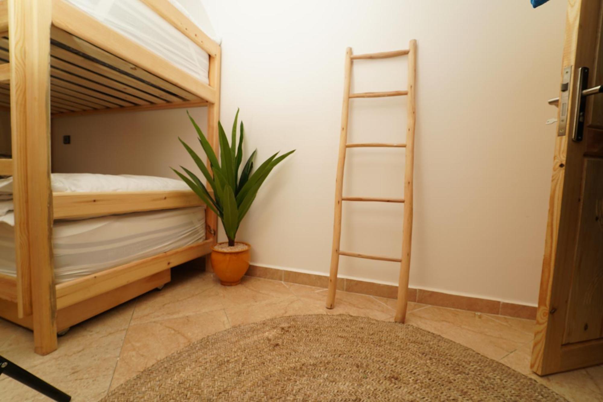 Bed and Breakfast Waves Hunter Surf House Agadir Esterno foto
